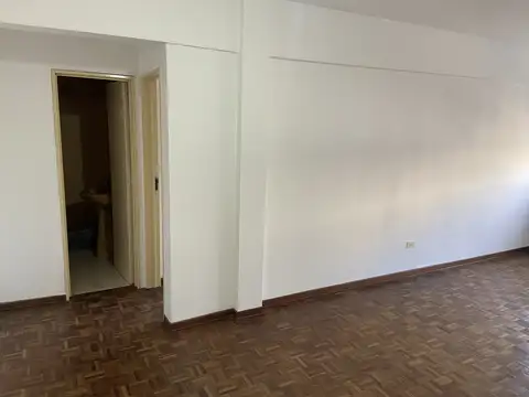 VILLA BALLESTER CENTRO: DEPTO 2 AMBIENTES AL FRENTE CON BALCÓN