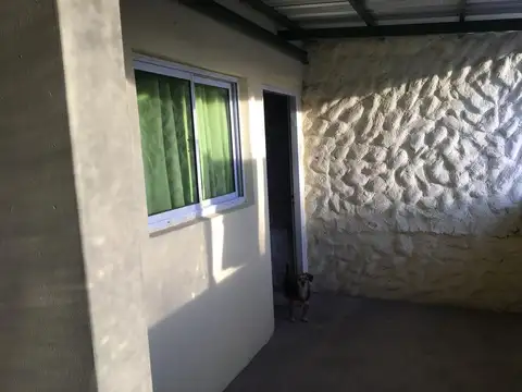 GALPON/DEPOSITO, 2 DEPTOS. Y CASA 3 AMBIENTES.