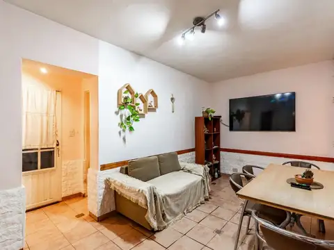 Depto Tipo Casa en Venta en Versalles, USD 125.000