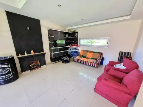 Casa 5 ambientes con 2 baños