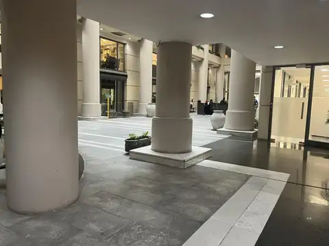 Oficina en Venta con 35 cocheras