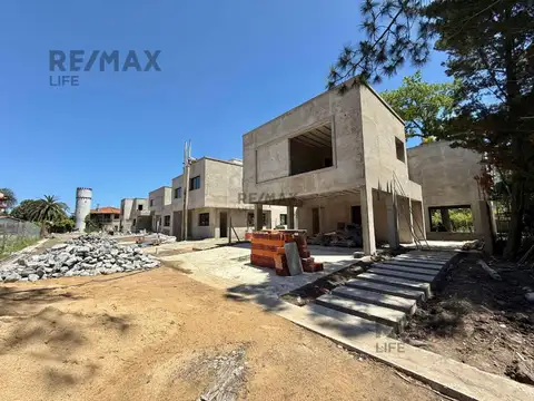 Casa 4 ambientes con 3 baños