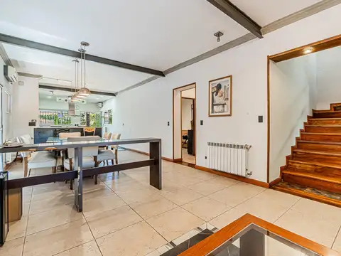 Casa en Venta con 2 cocheras