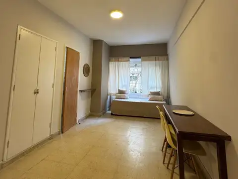 Venta Departamento 1 ambiente al frente. Zona Plaza Colón