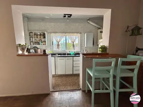 IMPECABLE PH PRIMER PISO POR ESCALERA CON BALCON Y TERRAZA