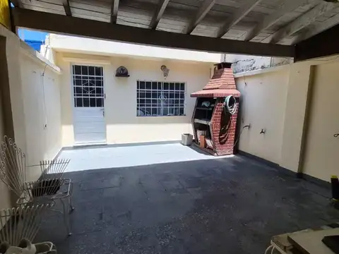 Depto 3 ambientes patio, cochera, V. Alsina 