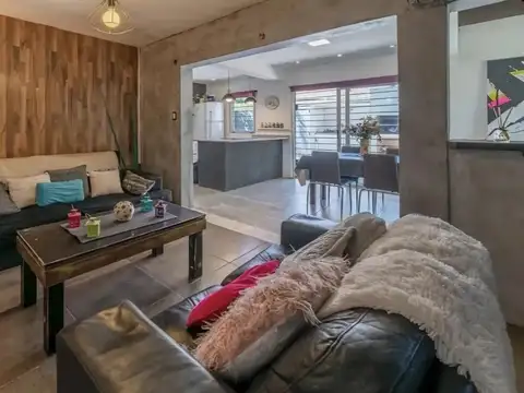 Casa 3 ambientes con 2 baños