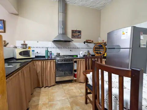 CASA EN VENTA 2 DORMITORIOS + GALPÓN AZCUENAGA