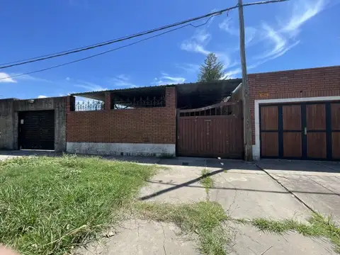 Terreno con  cochera y pileta en Alberdi