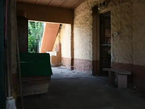 Terreno con  cochera y pileta en Alberdi