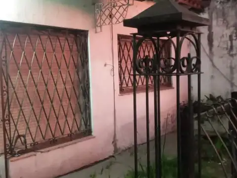 Venta casa 3 ambientes Grand Bourg a refaccionar