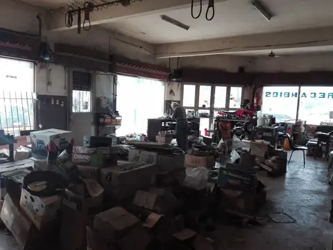 Local en Venta Via Púb.