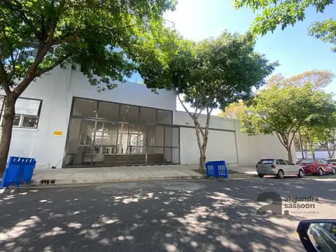 Edificio Comercial en Parque Patricios IMPECABLE! para entrar yaaa!