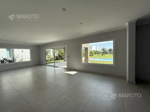 Casa 6 ambientes con 4 baños