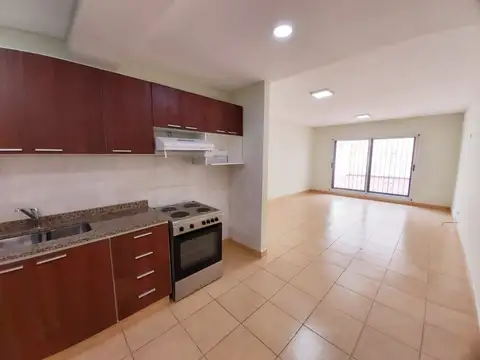 ALQUILER MONOAMBIENTE GRANDE CON PATIO