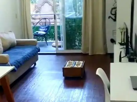 Semipiso de 3 ambientes con balcón terraza.