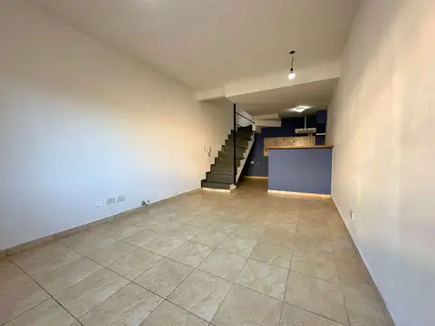 Departamento tipo duplex de 2 ambientes con balcon