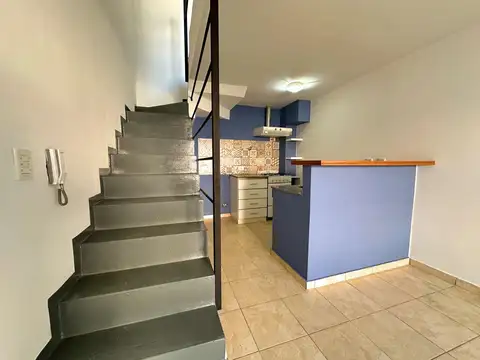 Departamento tipo duplex de 2 ambientes con balcon