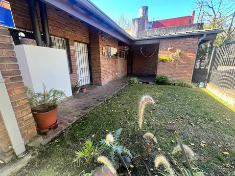 Casa 3 ambientes con 2 baños