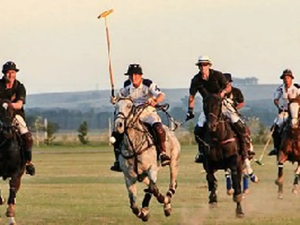 Actividades deportivas futbol, tenis, polo en Sauveterre Polo & Country Club