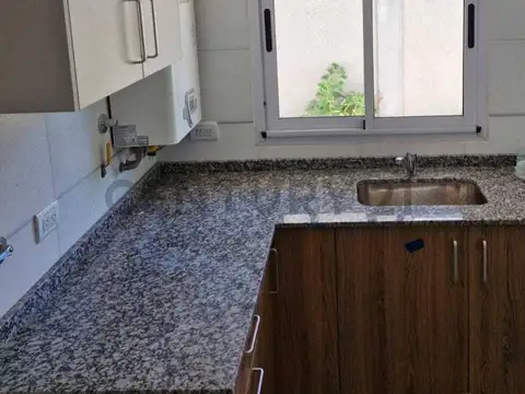 Casa en Alquiler en Lomas De Zamora, $ 1.300.000