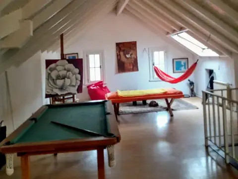 Casa 7 ambientes con 3 baños