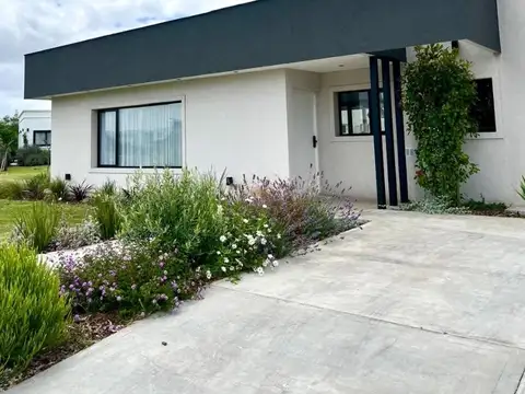 Rumenco Joven venta Casa Barrio Privado Mar del plata