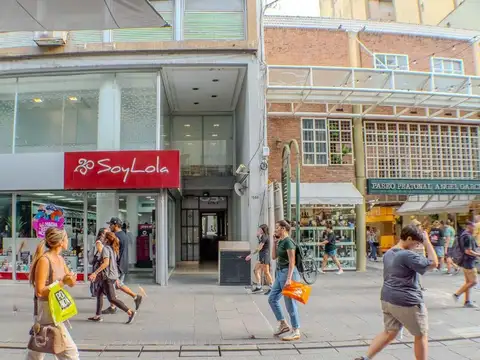 OFICINA EN VENTA EN PEATONAL CORDOBA AMUEBLADA