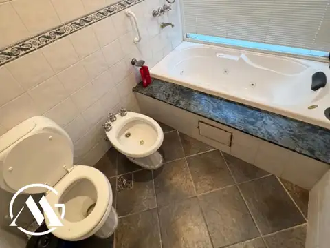 vendo hermosa casona esquina en La Silleta