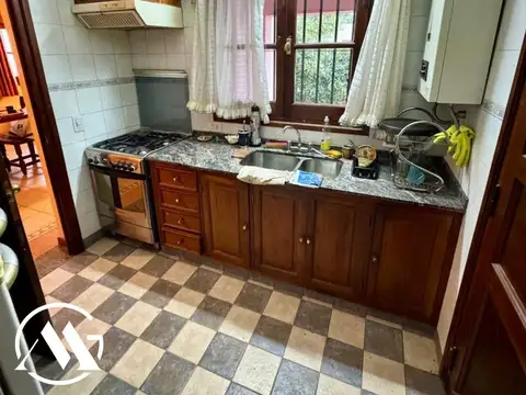 Casa 8 ambientes con 3 baños