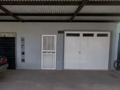 Casa con Local Comercial al Frente