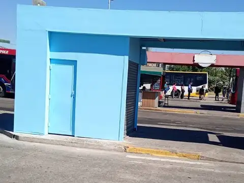 LOCAL COMERCIAL EN ESTACION DE COLECTIVOS