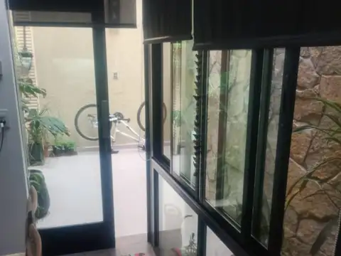 VENTA CASA DE PASILLO DOS PLANTAS PARRILLA REP. DE LA SEXTA