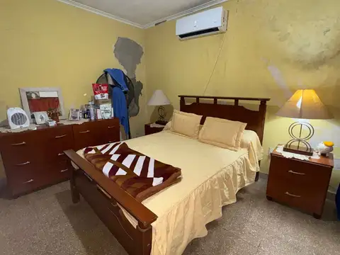 CASA DOS DORMIS Y COCHERA BARRIO CENTENARIO