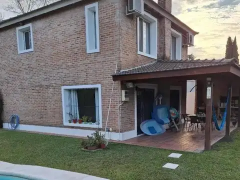 Casa en Venta - 3 Dormitorios 2 Baños - 420mts2 - Pilar