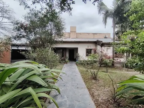 Casa en Alquiler con 4 cocheras