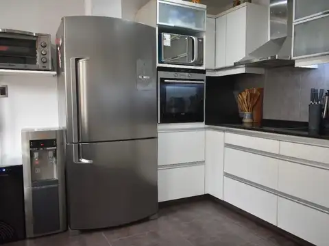 Depto Tipo Casa en Venta con 2 cocheras