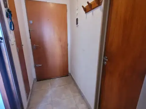 LINDO DEPARTAMENTO - 2 AMBIENTES - EDIFICIO TORRE - VISTA A LA CIUDAD - LUZ Y SOL - APTO PROFESIONAL