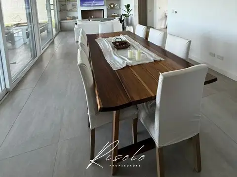 Casa en venta. Barrio Cerrado con fondo a la cancha de Golf. Escobar