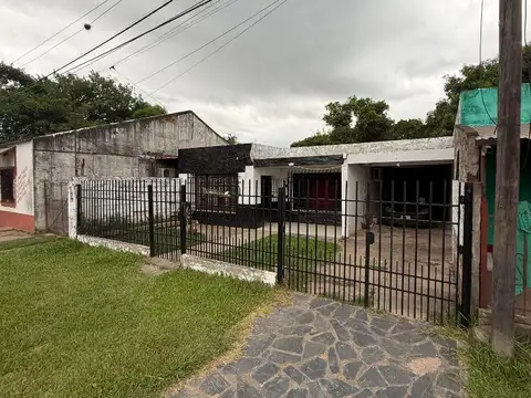 Casa de dos dormitorios con patio, galpon y cochera doble