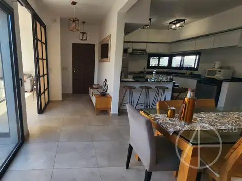 Casa 4 ambientes con 2 baños