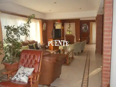 Casa 5 ambientes con 4 baños