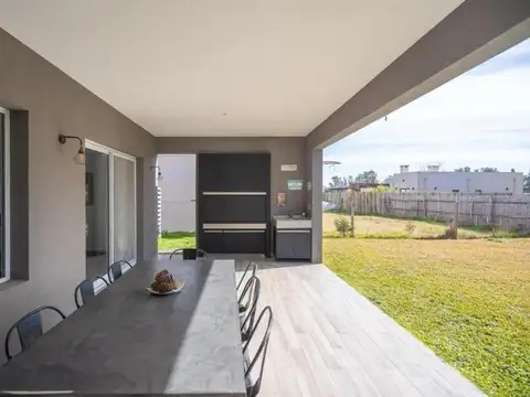 Casa en Alquiler de 3 dormitorios