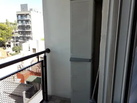 Departamento 2 ambientes en Palomar. Excelente estado