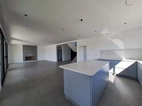 Casa en Venta en El Cantón - Barrio Golf, USD 450.000