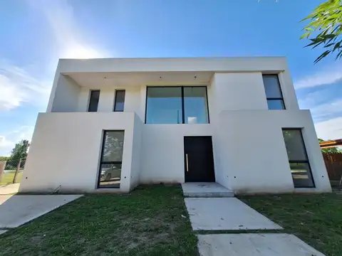 Casa en Venta- El Canton Golf- Zona norte Escobar