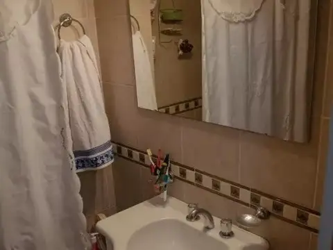 AMPLIO 3 AMBIENTES CON COCHERA DESCUBIERTA EN WILDE APTO CREDITO