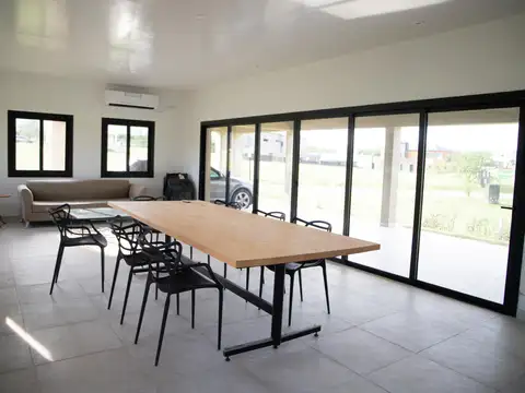 Casa 5 ambientes con 2 baños