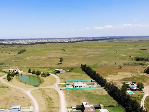 LOTE DE TERRENO EN BARRIO CERRADO "LAS CALANDRIAS"