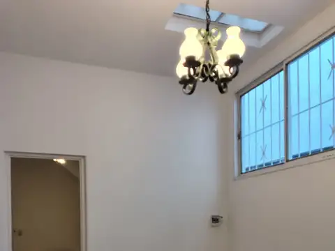 Depto Tipo Casa 4 ambientes con 2 baños